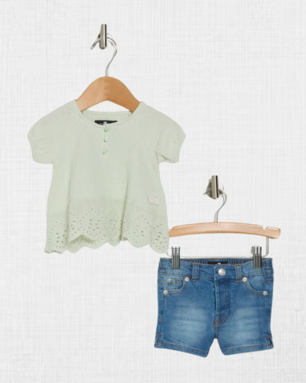 Conjunto de Top Verde y Shorts Vaqueros 7 For All Mankind (12M)